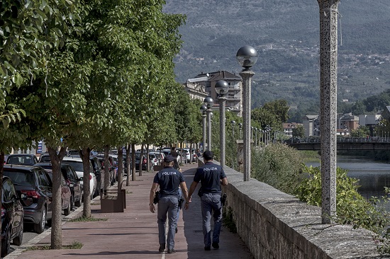Schiamazzi e danneggiamenti alle abitazioni, denunciati quattro genitori di minori