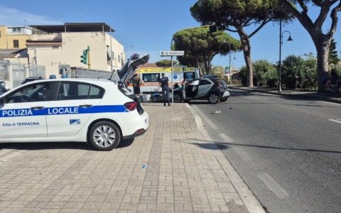 Incidente stradale, scontro tra una toyota e una moto. Grave il centauro