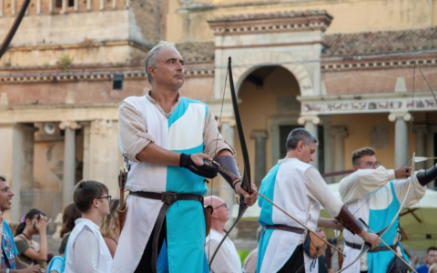 Palio delle Contrade, vince Castello con l’arciere Bruno Pezza