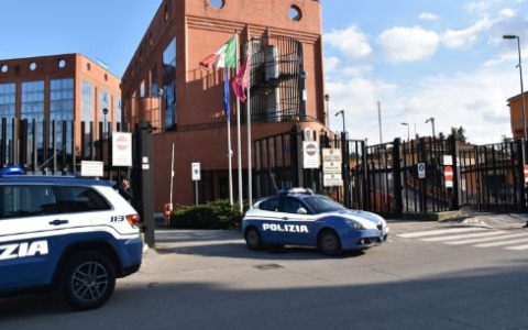 Raid notturno nella zona industriale, la Polizia di Stato mette in fuga la banda dei furti