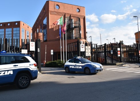 Raid notturno nella zona industriale, la Polizia di Stato mette in fuga la banda dei furti