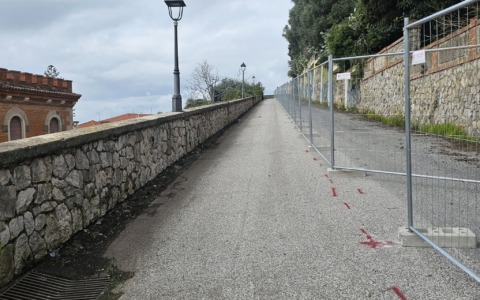 Parco della Rimembranza, affidati i lavori per la messa in sicurezza del muro di contenimento: ultimo intervento per la riapertura di Via San Francesco