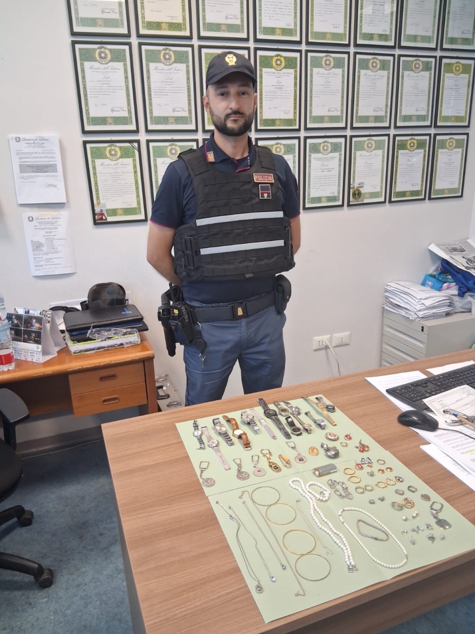 Truffa del “finto carabiniere”: arrestato un giovane e recuperati 6mila euro di gioielli