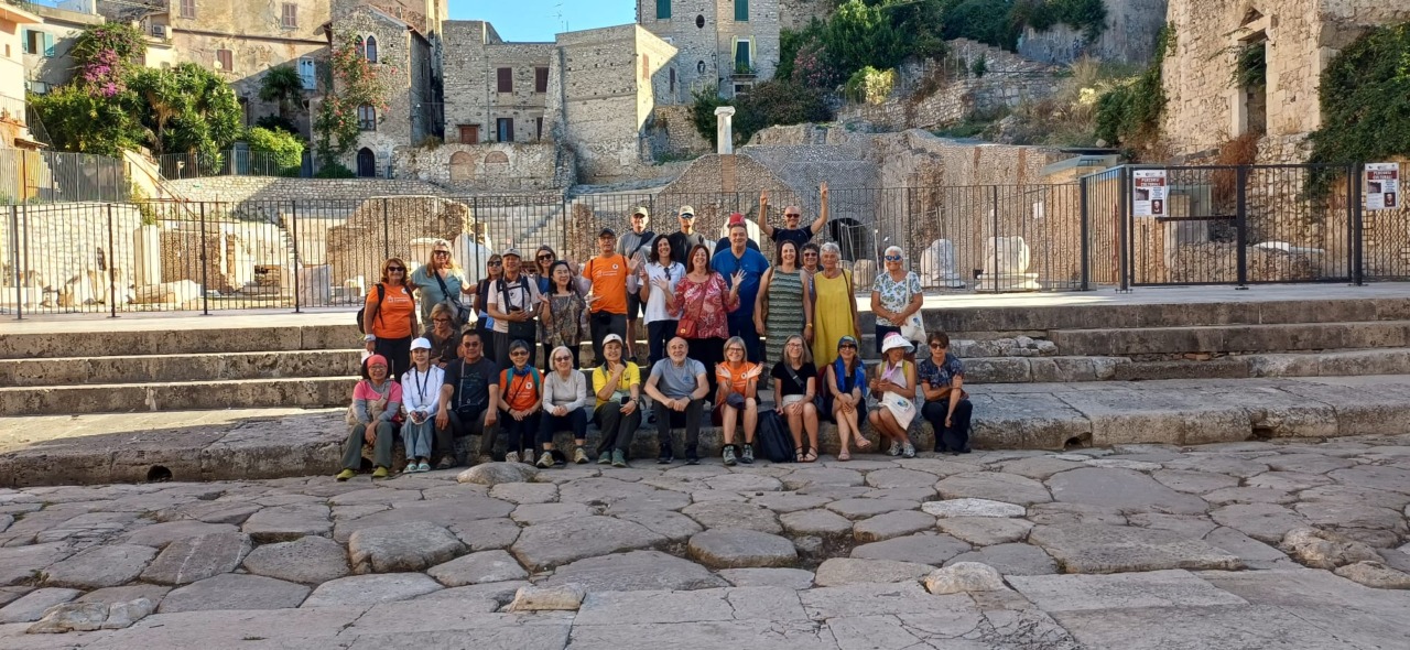 I pellegrini della Via Francigena accolti in Piazza Municipio