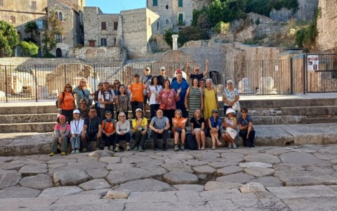 I pellegrini della Via Francigena accolti in Piazza Municipio