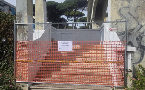 Chiuso il cavalcavia pedonale della stazione ferroviaria