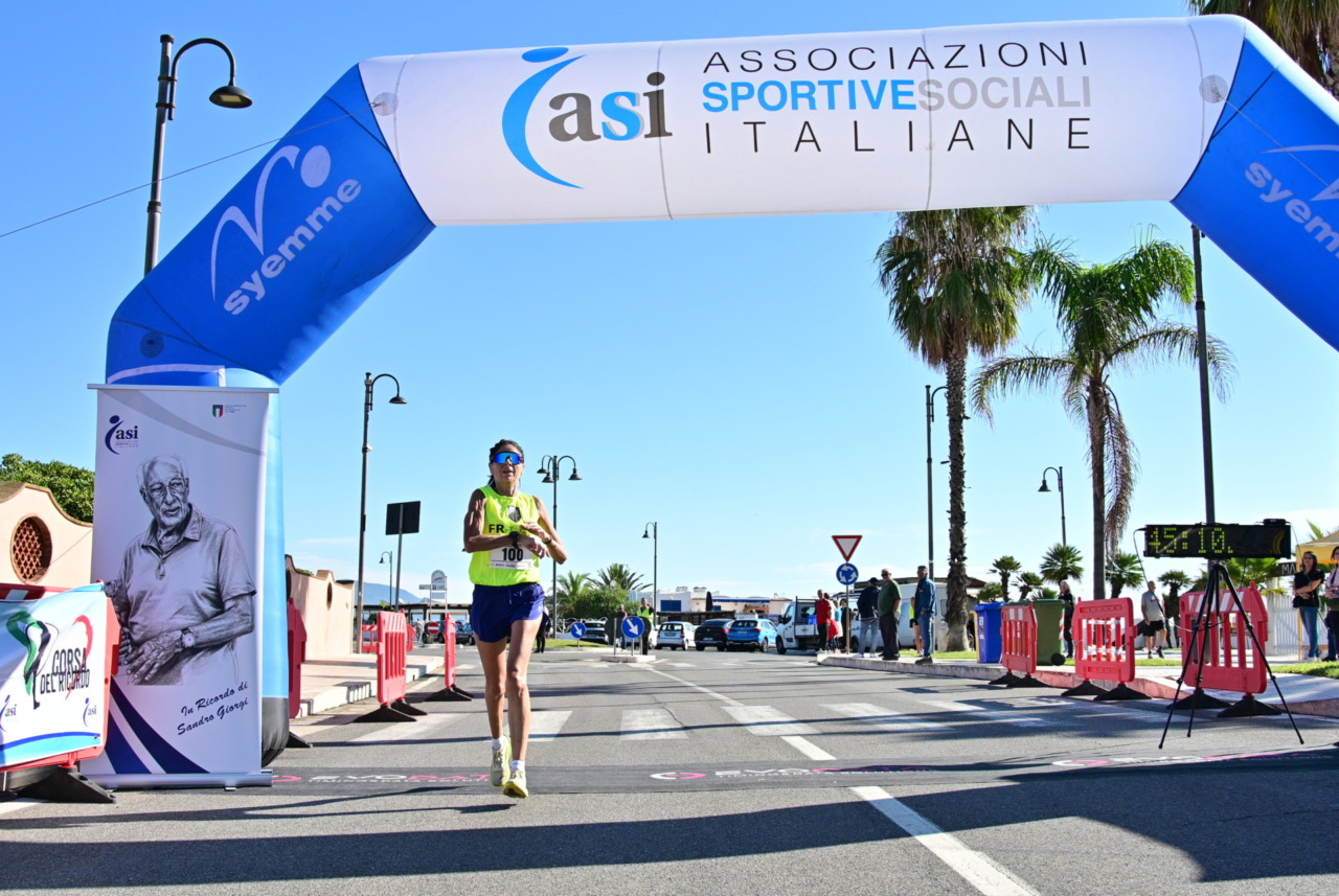 Alessandra Scaccia vince la Corsa del Ricordo di San Felice Circeo (foto in corsa)
