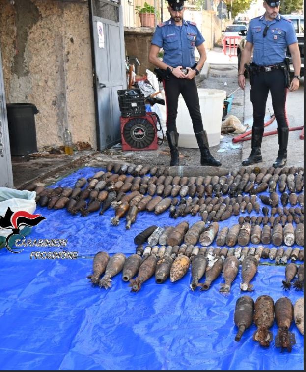 Armi ed esplosivi in casa, maxi bonifica dei carabinieri