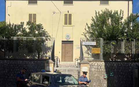 Ricatti sessuali sui social e oltre 7.600 euro trasferiti all’estero: tre denunce