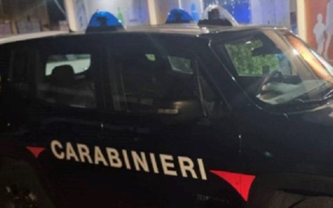 Condannato per ricettazione, detenzione illegale di arma e detenzione ai fini di spaccio, arrestato