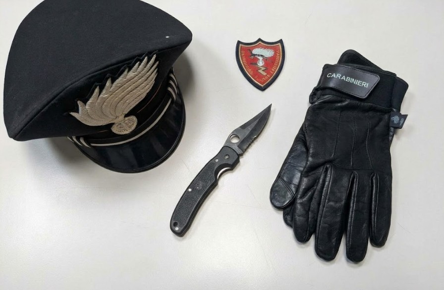 Fermati in auto con un coltello e droga, una denuncia e una segnalazione