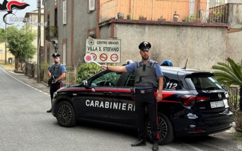 Tenta di fuggire all’alt dei Carabinieri, arrestato spacciatore