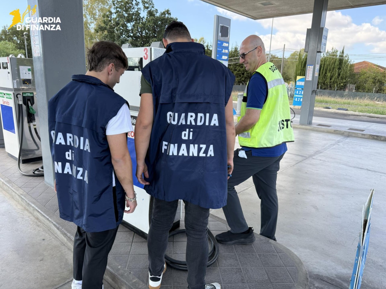 Controlli sui carburanti, sequestrati oltre 16 mila litri e 3 cisterne / VIDEO