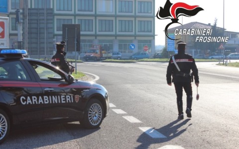 Ruba l’auto del nonno e scassina un autolavagglio, arrestato un 19enne
