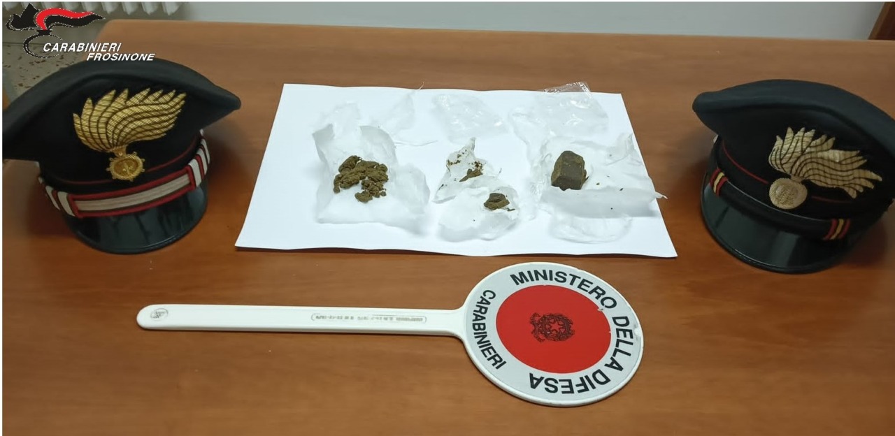 Coppia trovata in possesso di droga, la denuncia