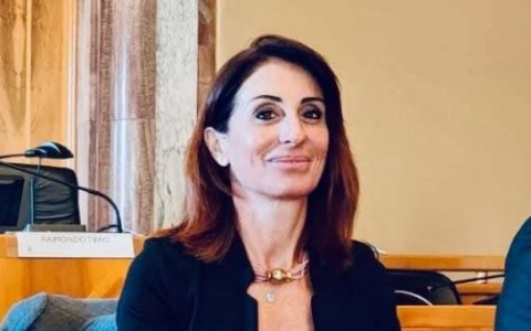 Caso Muzio-Forza Italia, il silenzio della sindaca e dei partiti: “La vogliono fuori dalla giunta”