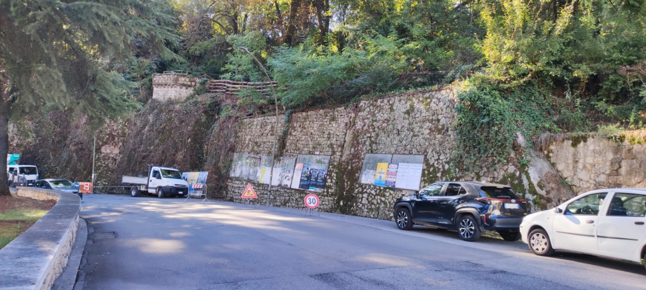 Il muraglione del Parco di Castel Sindici torna alla luce