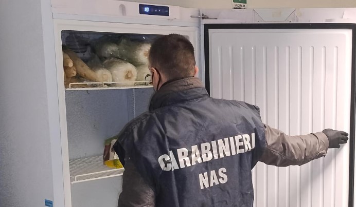 Alimenti a rischio botulino, multe e sequestri