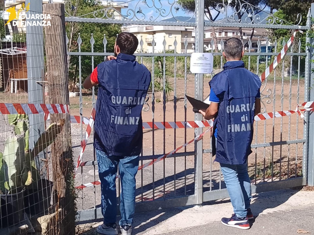 Parcheggio abusivo nei pressi del lungomare, scatta il sequestro