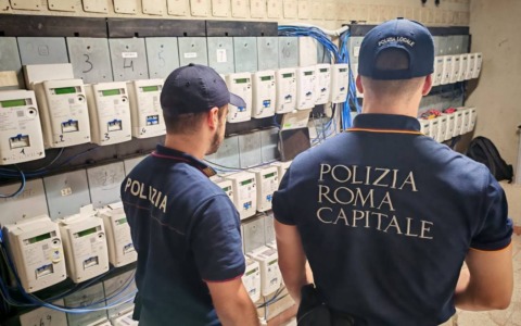 Liberato immobile INPS occupato in viale Marconi: due denunciati e sequestrati tre cani