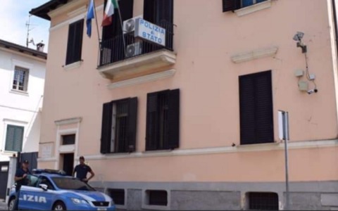 Incendio in uno stabile abbandonato, salvati due clochard