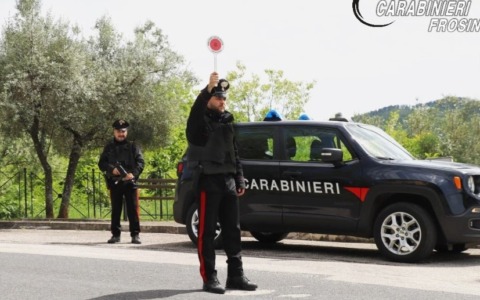 Ai domiciliari per droga continua a spacciare, arrestato