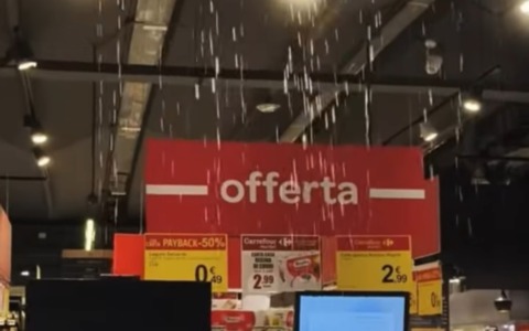 Bomba d’acqua su Latina, pioggia, fulmini e allagamenti