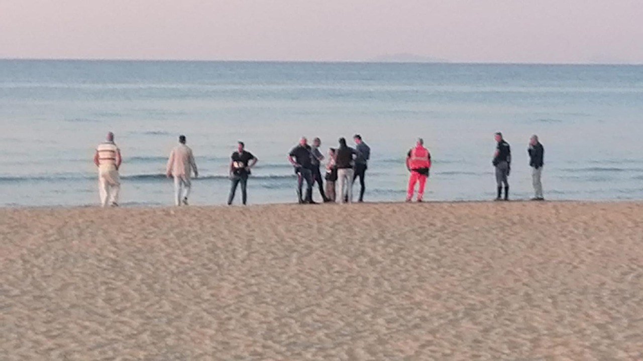 Donna morta in spiaggia: la vittima aveva 73 anni, era scomparsa da Priverno
