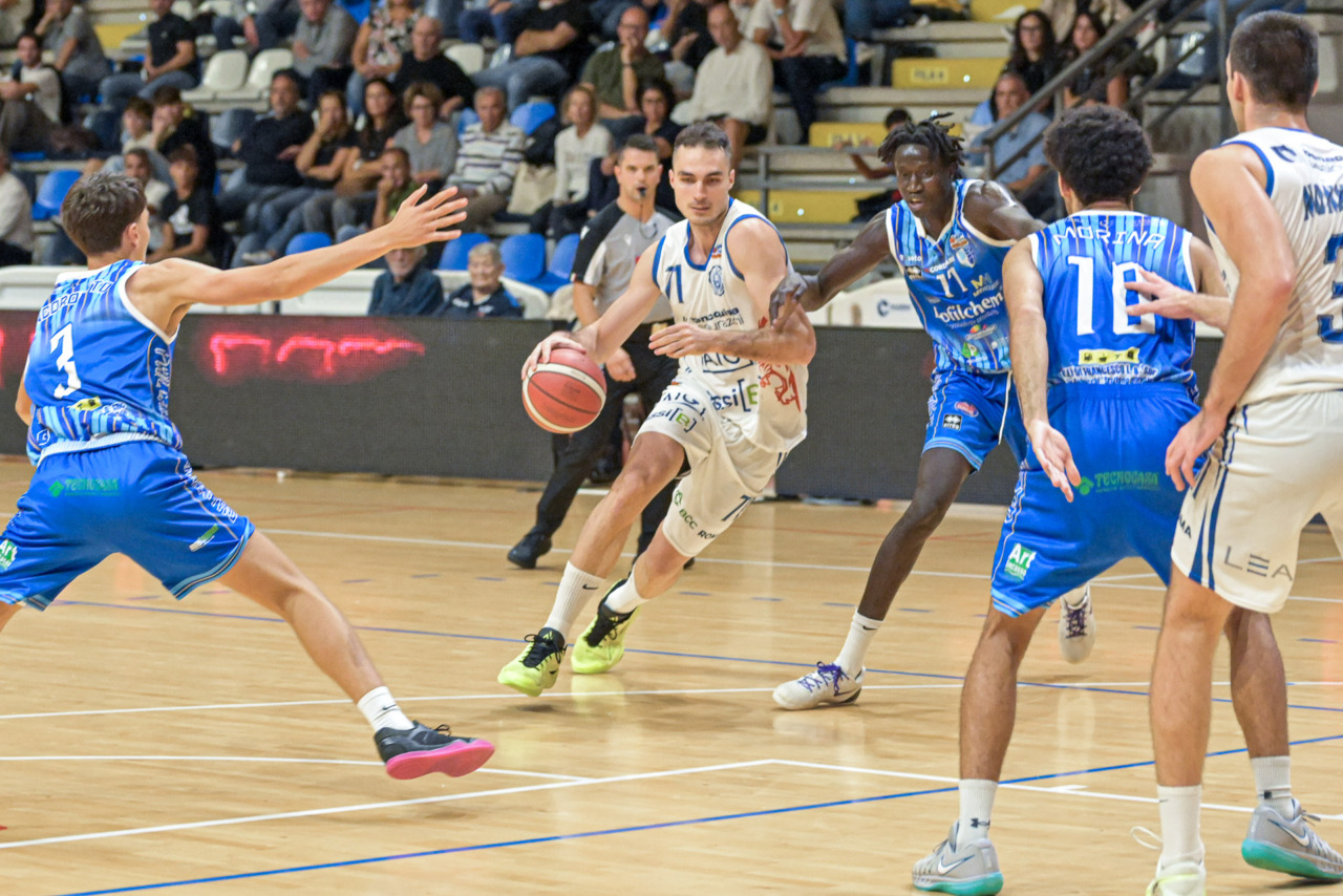 Primo stop per la Benacquista Latina. Roseto vince 108 a 93
