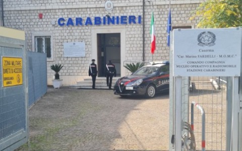 Tenta il furto in un’attività commerciale, arrestato dai Carabinieri