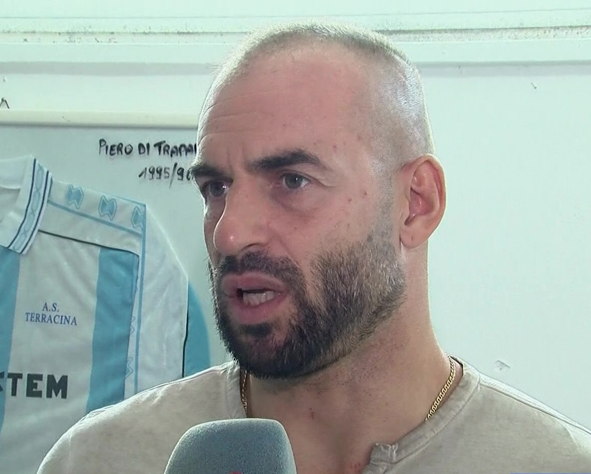 Davis Curiale applaude il Frosinone. L’attaccante ha giocato in ciociaria