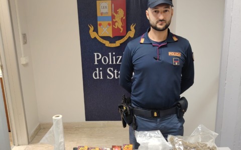 Quasi due chili di droga nascosti tra i ruderi, arrestato