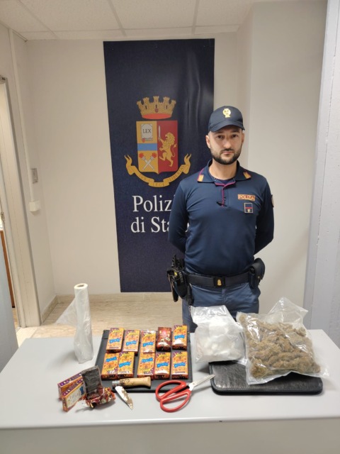 Quasi due chili di droga nascosti tra i ruderi, arrestato