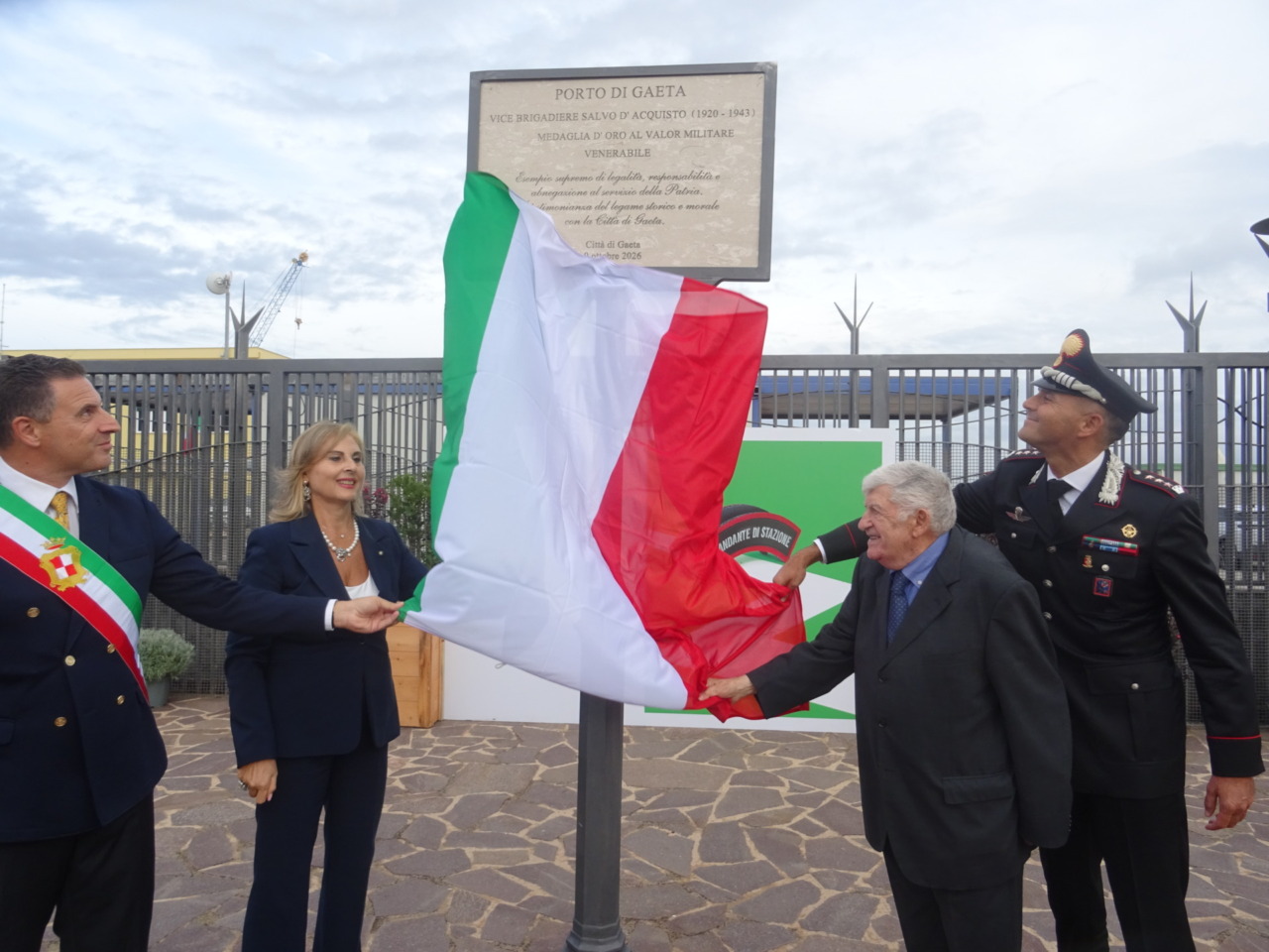 Il porto di Gaeta intitolato all’eroe Salvo D’Acquisto alla presenza del fratello e dei familiari