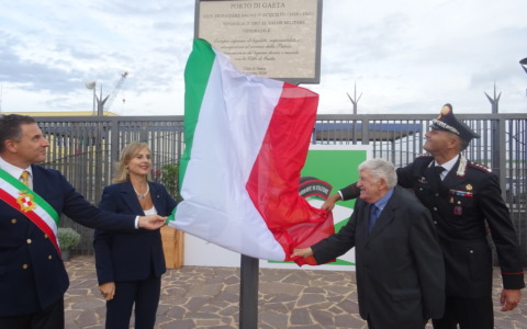 Il porto di Gaeta intitolato all’eroe Salvo D’Acquisto alla presenza del fratello e dei familiari