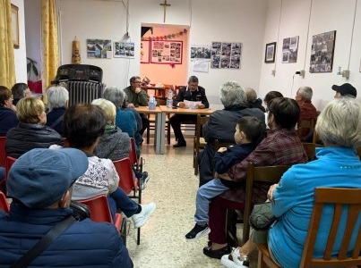 I Carabinieri sensibilizzano gli anziani contro le truffe: incontro al centro sociale
