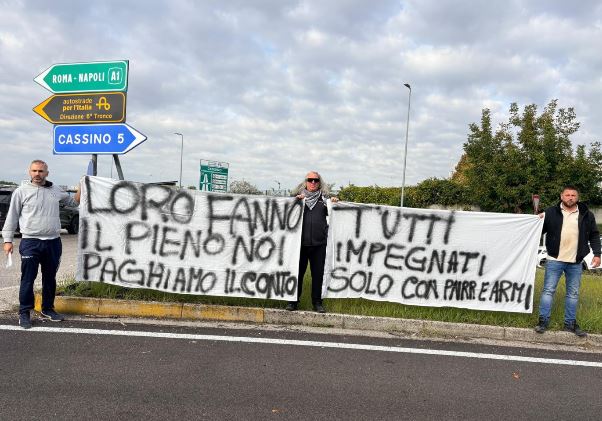 Caro Carburante, protesta dei trattori e camion