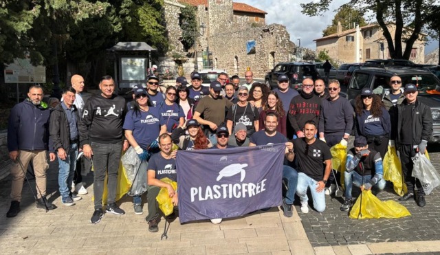 Raccolti circa 300 chili di rifiuti con Plastic Free e 21 detenuti di Frosinone