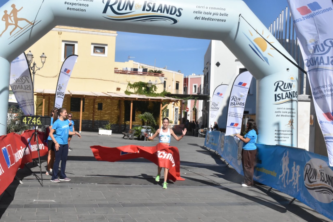 Ventotene RUN4EU, vince Gabriele Carraroli