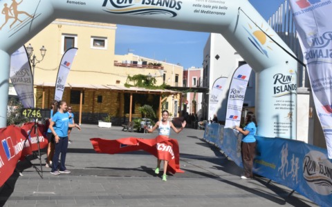 Ventotene RUN4EU, vince Gabriele Carraroli