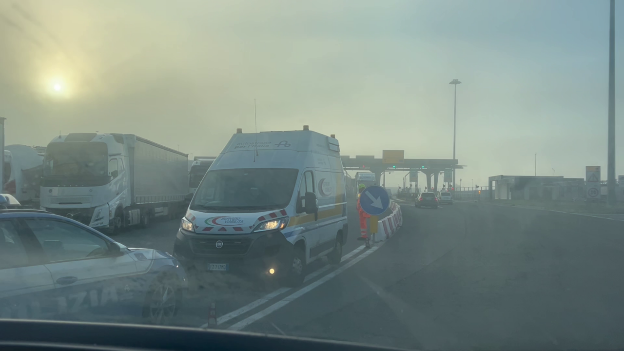 Protesta degli autotrasportatori, traffico rallentato ai caselli autostradali