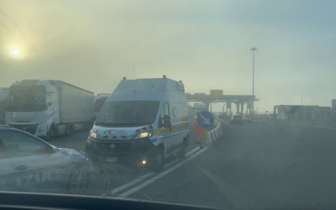 Protesta degli autotrasportatori, traffico rallentato ai caselli autostradali